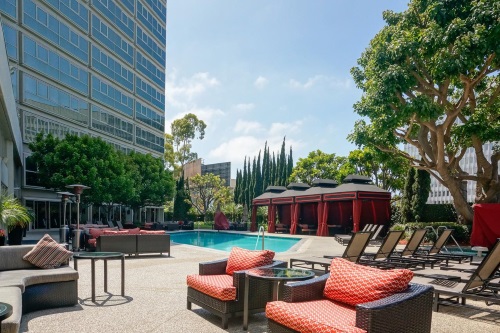 Sheraton Gateway Los Angeles Airport Hotel buitenkant met zwembad